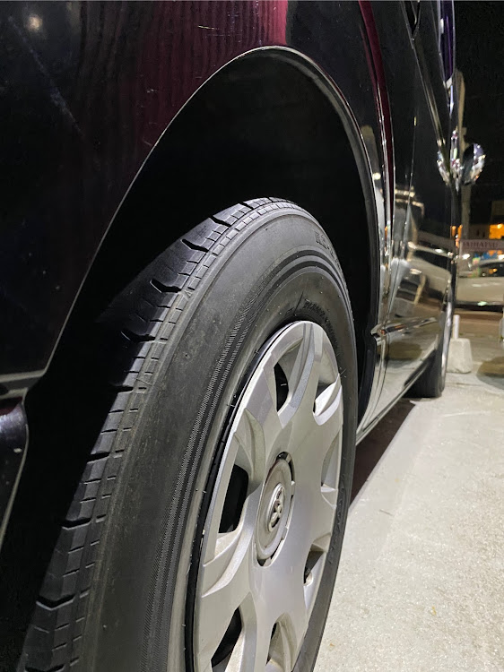 ハイエースの200系ハイエース・ハイエースバン・ハイエースワイド・車高調整・DIYに関するカスタム事例の投稿画像1枚目
