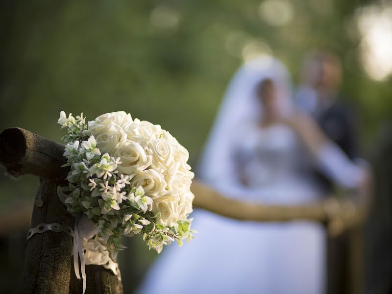 Fotografo di matrimoni Angela Uhelszky (uhelszkyangela). Foto del 3 marzo 2019