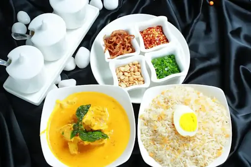 Veg Burmese Khow Suey With Burnt Garlic Rice Combo[online]