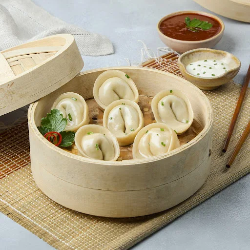 Steamed Classic Veg Momos With Momo Chutney