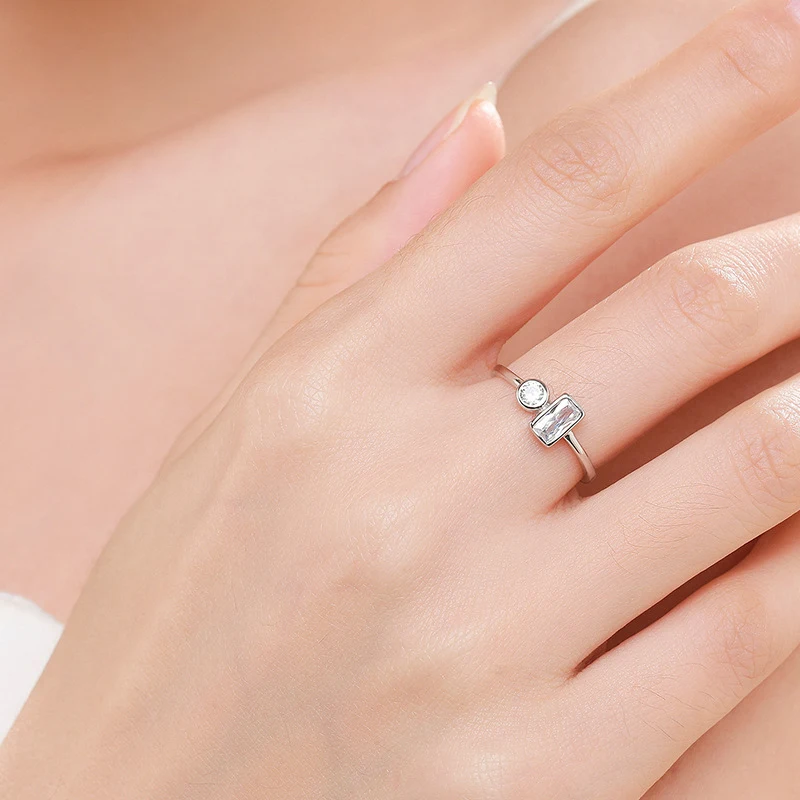 Damesring van S925 zilver, simpel design met bijzondere interesse. Perfect voor dagelijks gebruik en speciale gelegenheden, elegant sieraad.
