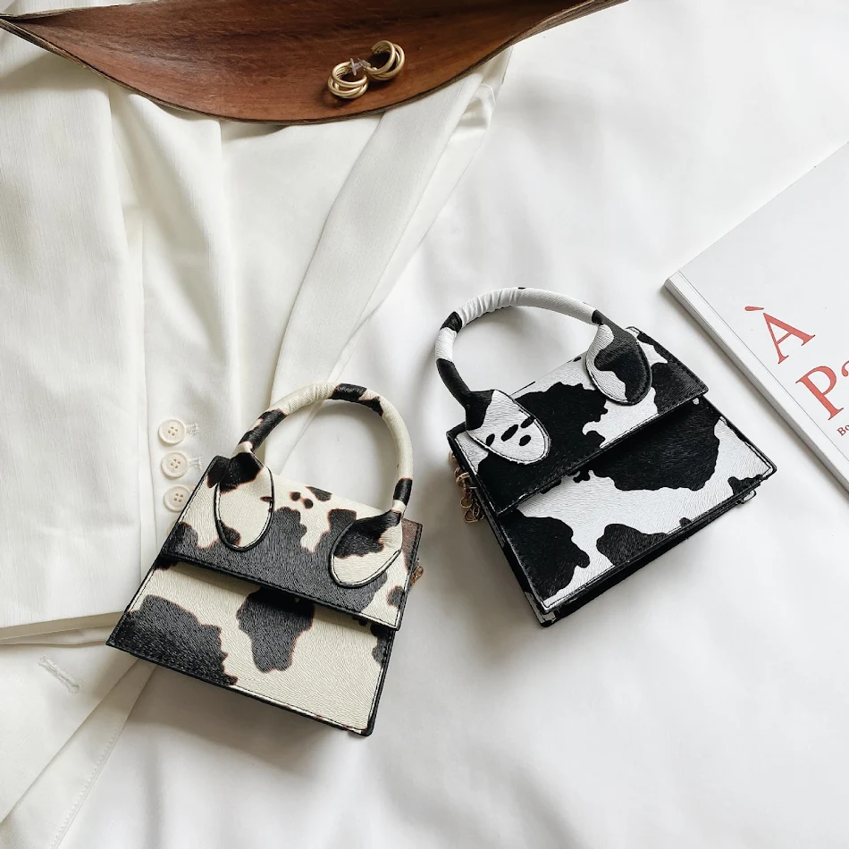 Sac bandoulière mini fashion tendance été, avec une seule épaule, idéal pour transporter l'essentiel avec style et confort pendant les journées ensoleillées.