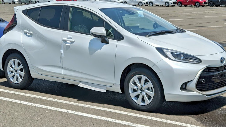 ふーけもんさんが投稿した新型アクア・いつ発売か知らんけど・燃費いいんだろうなぁに関するカスタム事例の投稿画像2枚目