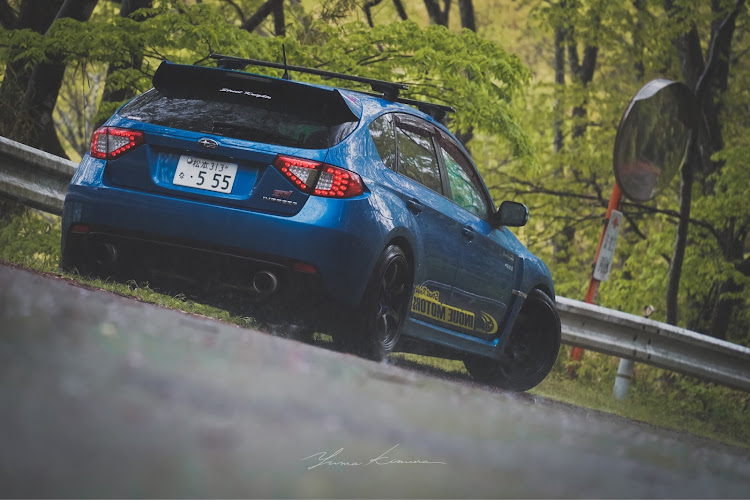インプレッサ WRX STIのドライブ・雨だけどドライブ・写真が好きな人と繋がりたい・峠ドライブ・後ろ姿に関するカスタム事例の投稿画像1枚目