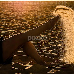 Aqui fica umas das que mais gostei do dia de ontem, se não a melhor ! Não publiquei em mais lado nenhum porque não tinha autorização tua e podias achar mal amiga :) aqui fica ! PODEROSA Angela Silva :D beijo enorme amigaaaaaaaa :D by Paulo Remédios - People Portraits of Women