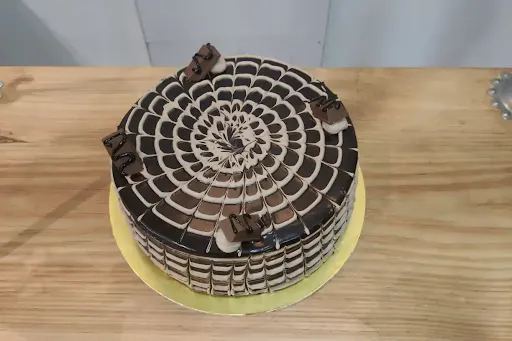 KitKat Chocolate Cake [500 Grams]