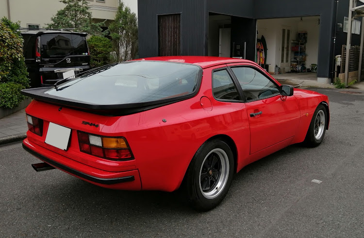 944のリアスポイラー有り派？無し派？に関するカスタム事例の投稿画像1枚目