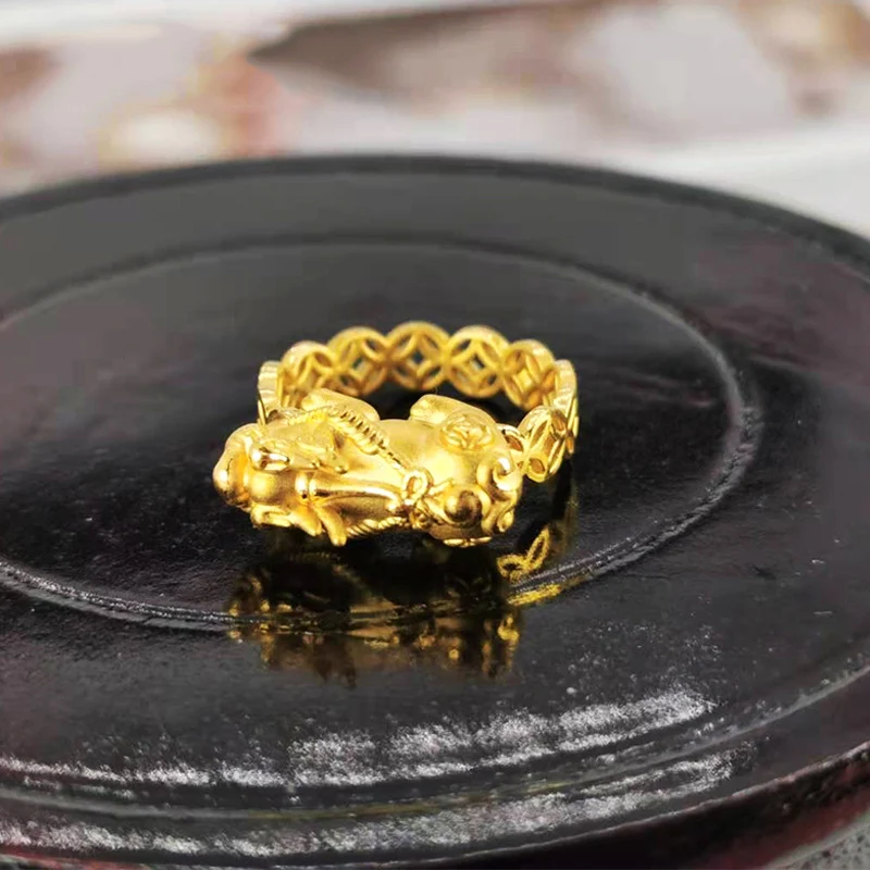 Messing vergulde Pixiu ring met geluksmunt voor geld en geluk. Verander je fortuin en trek welvaart aan. Bestel nu!