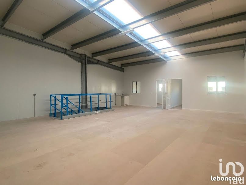 Location  locaux professionnels  200 m² à Brie-Comte-Robert (77170), 1 833 €