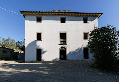 Villa with pool and garden 4