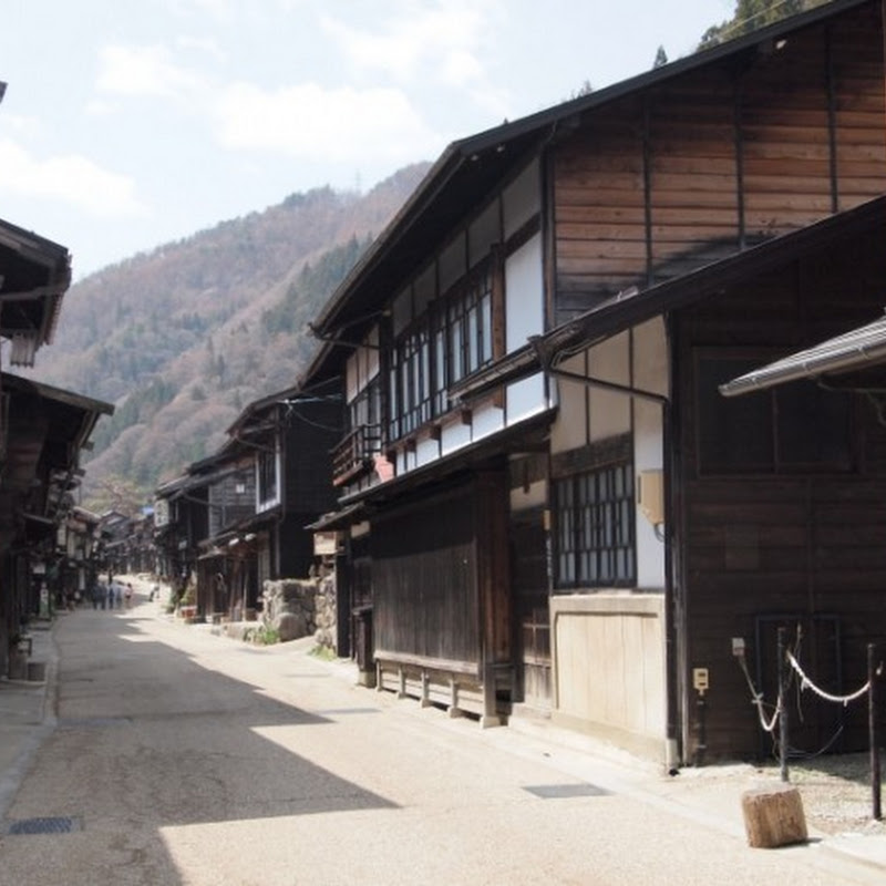 情緒あふれる昔なつかしい中山道の宿場町「奈良井宿」でほっこり散歩を楽しむ