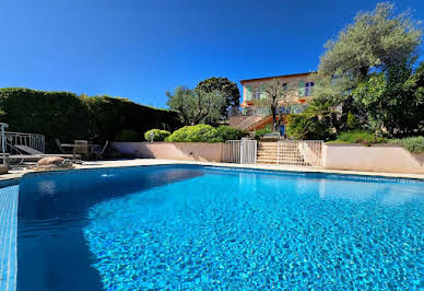 Maison avec piscine et terrasse 2