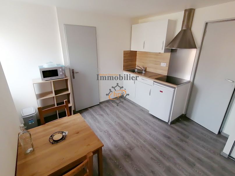 Location  appartement 1 pièce 19 m² à Saint-Affrique (12400), 337 €