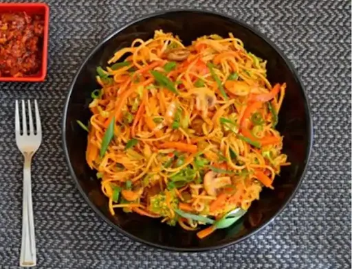 Veggie Noodles In Chilli Garlic Sauce