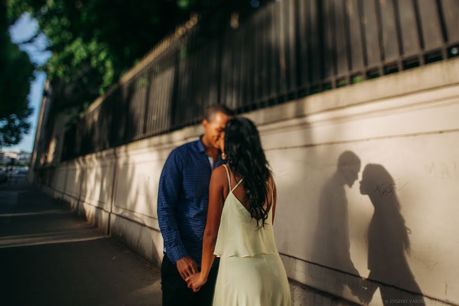 Fotógrafo de casamento Evgeniy Yakushev (eugenecouchee). Foto de 19 de maio 2015