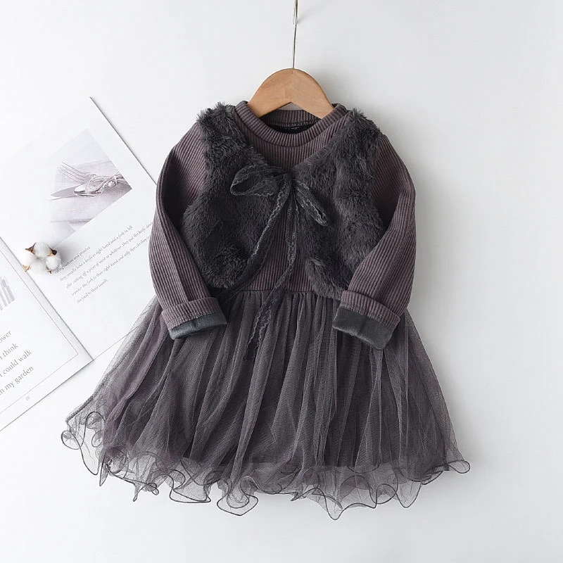 Robe fille en velours mink effet deux pièces, élégante et confortable. Parfaite pour les occasions spéciales et le quotidien, idéale pour les petites filles.