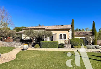 House with pool and garden 8