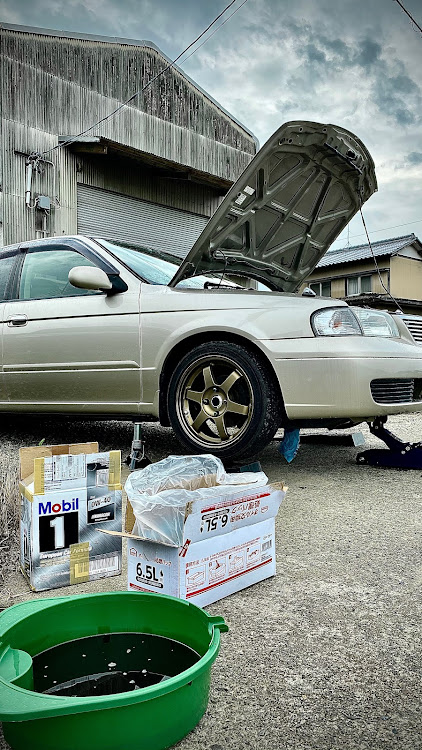 サニーのオイル交換・秋の気配・モービル1に関するカスタム事例の投稿画像1枚目