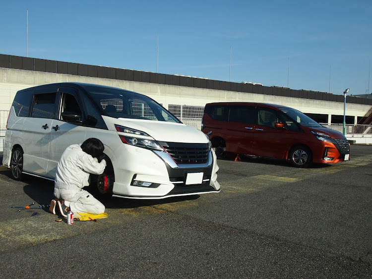 セレナの医療従事者にエールを❗️・トラックドライバーさんにエールを❗・イジり現場にお邪魔😆🎶・ステッカーチューン？😅(笑)・前編と後編で分けさせて頂きます🙇💦に関するカスタム事例の投稿画像1枚目