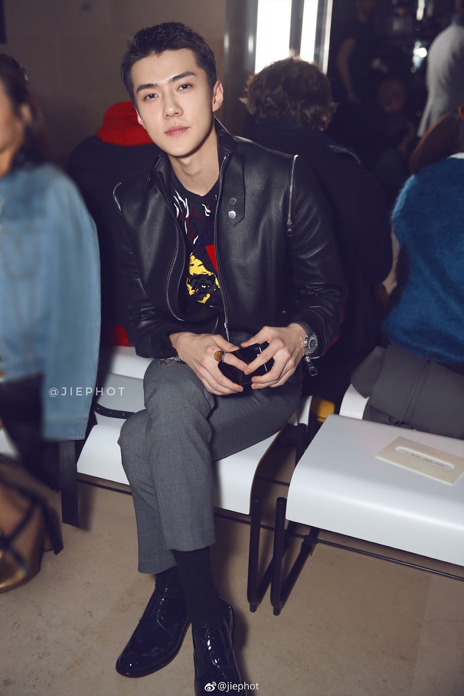 sehun-front row