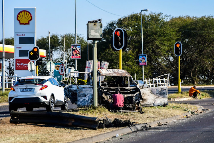 A taxi driver who used his vehicle to transport looters in the July 2021 unrest has been sentenced to five years behind bars.