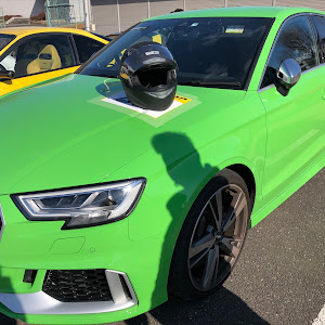 RS3 セダン