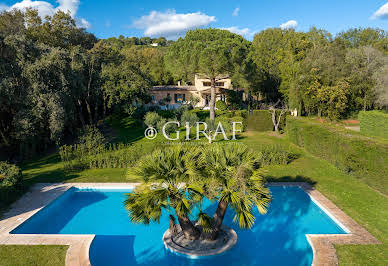 Villa avec piscine et terrasse 2