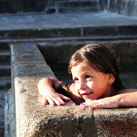 La bambina  la fontana di 