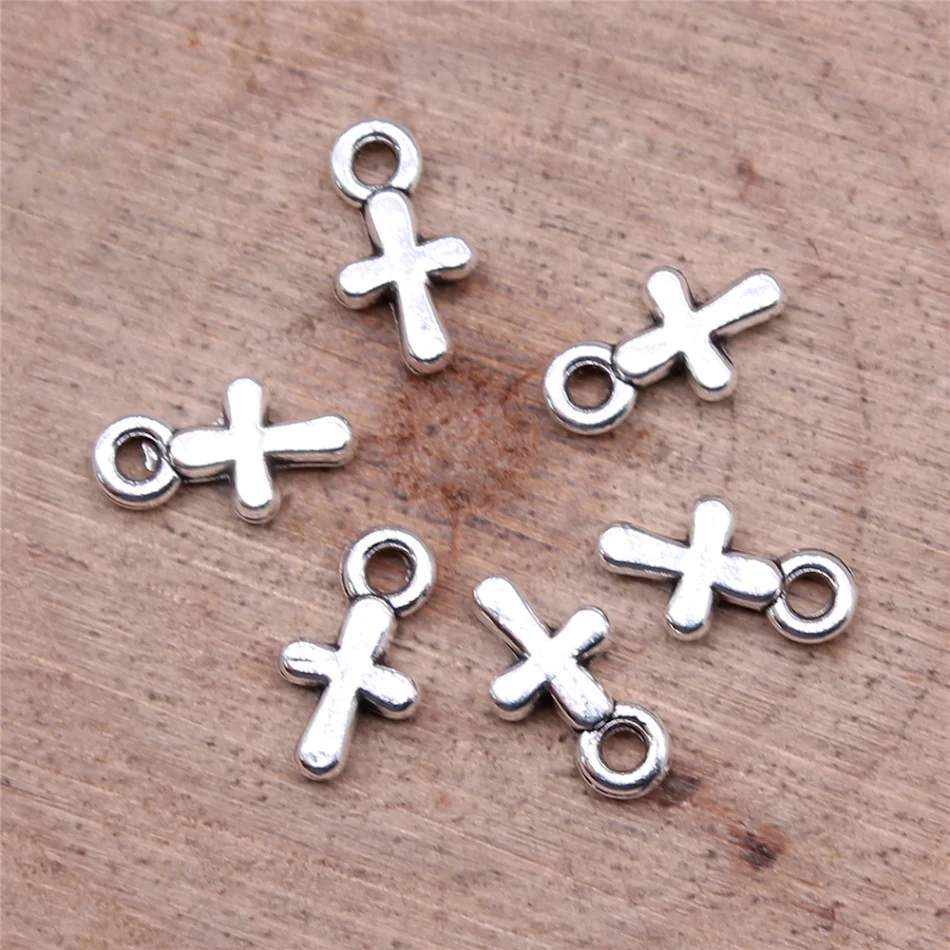 Pendentif croix argent antique en promotion, un bijou intemporel pour hommes et femmes, symbole de foi et d'élégance, parfait cadeau.