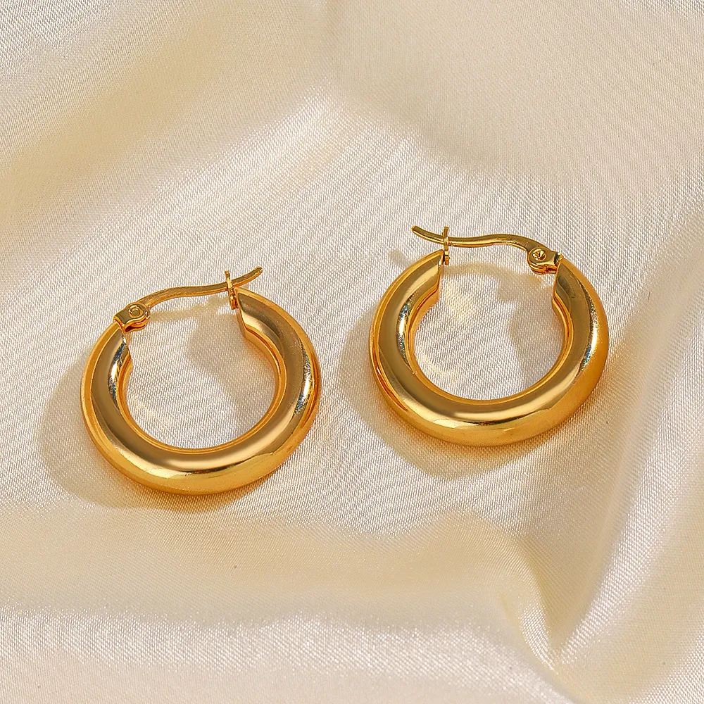 Title 2, Boucles doreilles créoles plaquées or 18 carat...