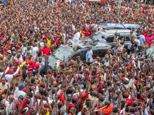 President Uhuru Kenyatta addressing Nakuru Town residents during a voter registration drive in Nakuru County on February 11, 2017. Photo/PSCU