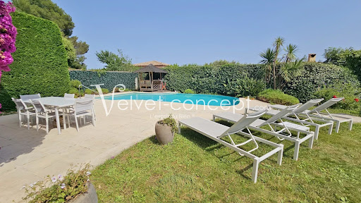 Villa with pool 3