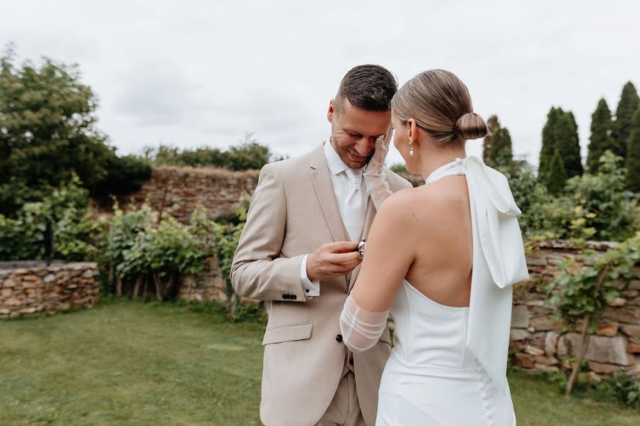 Fotografo di matrimoni Viktória Akbariová (wixana). Foto del 12 dicembre 2023