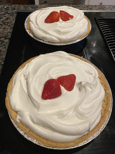 Delicious and easy, 4-ingredient fresh strawberry pie!  