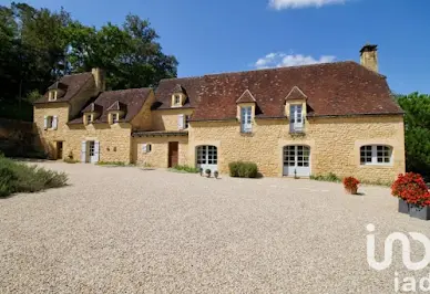 Maison avec piscine et terrasse 18