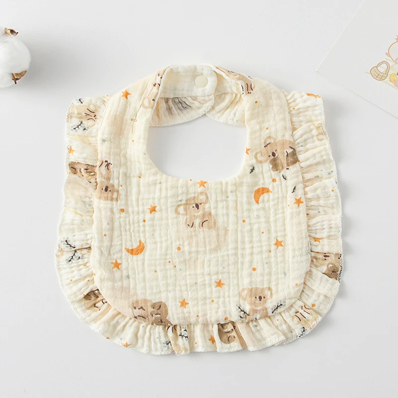 Baby slab met ruches van bedrukte katoenen gaas en kant, zacht en absorberend, ideaal voor voeding en doorkomende tandjes.