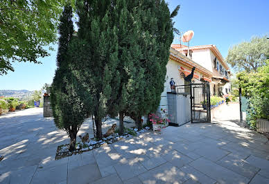 House with pool and garden 2