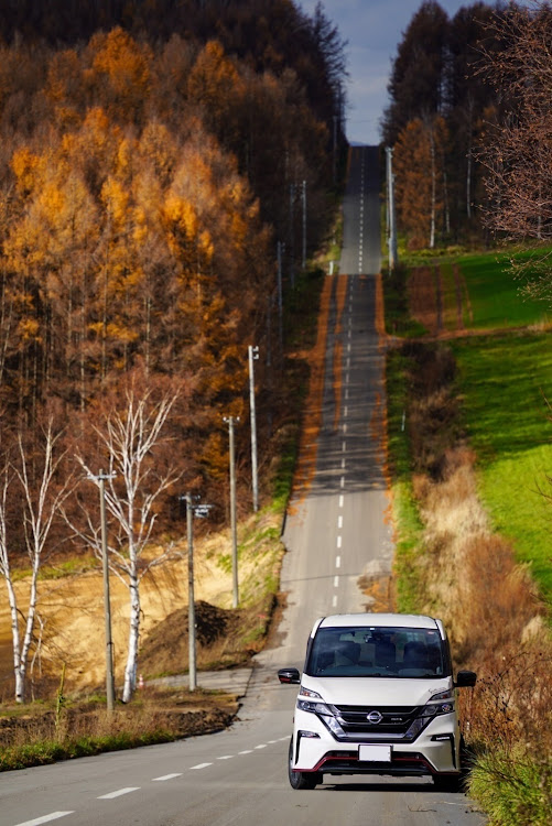 セレナの北海道ドライブ・ミラーレス一眼・マンダム大司教・ワンタッチ高画質がオススメ📷・就実の丘に関するカスタム事例の投稿画像1枚目