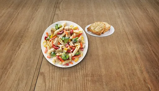 White Sauce Veg Penne With Garlic Toast