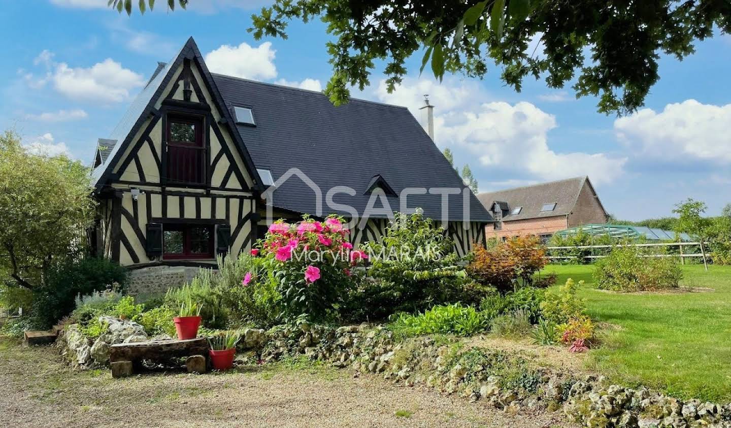 House with pool and terrace Bernay