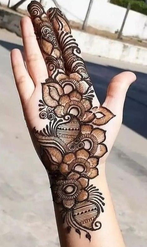 Top 60+ New Mehndi Designs | Parlours India