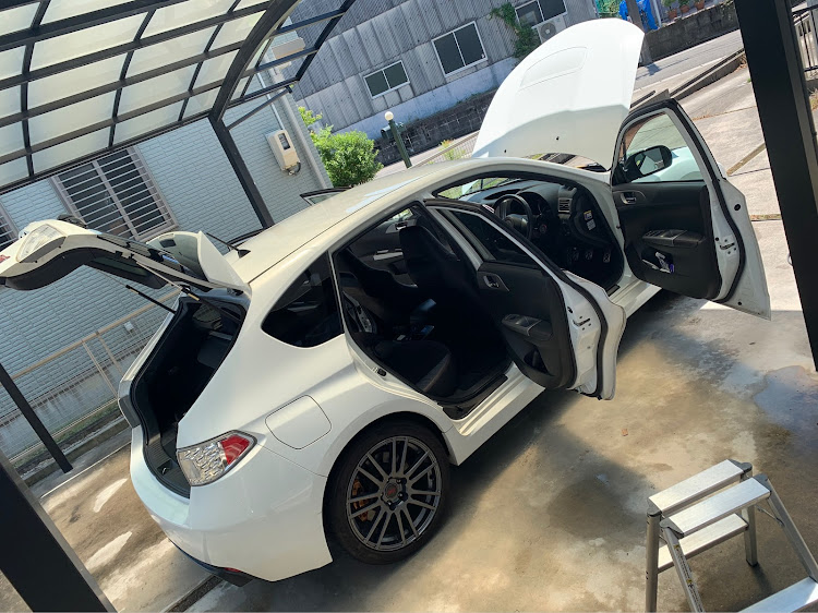 インプレッサ WRX STIの洗車した！・洗車嫌い・塗装ハゲ・エンジンルーム清掃に関するカスタム事例の投稿画像1枚目