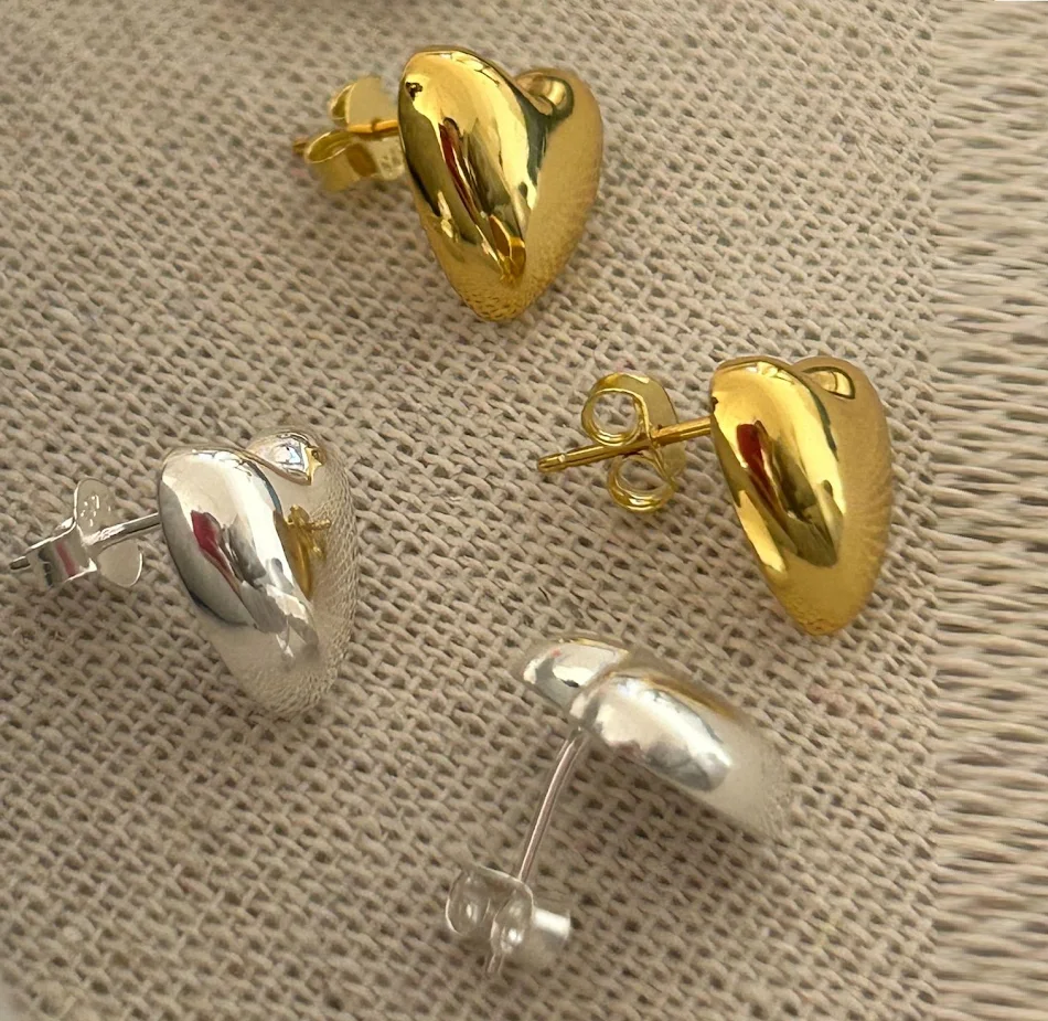 Accessori base versatili per il pendolarismo quotidiano, abbinabili a tutto