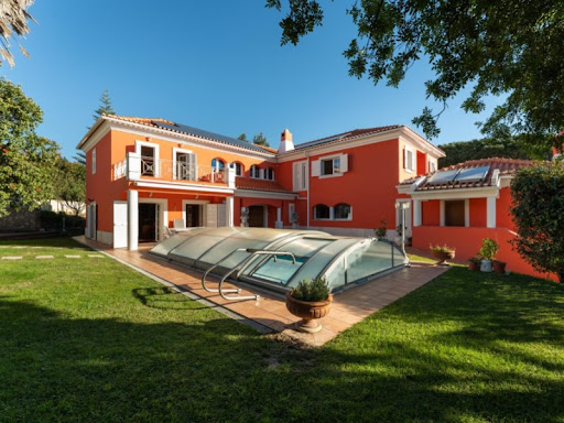 Maison avec piscine et terrasse 1