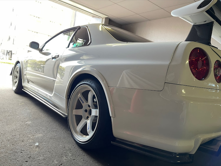 スカイライン GT-RのBNR34・スカイラインGT-R・ワックス掛け完了に関するカスタム事例の投稿画像5枚目