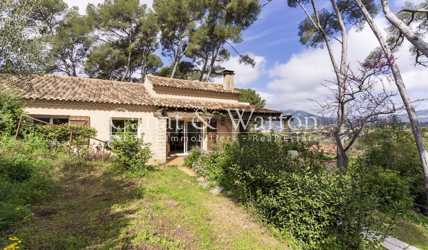 Villa with terrace La garde