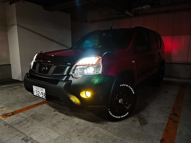 エクストレイルのエクストレイル・車写活・駐車場映え・仮想USDM・RED RE:BORN ARMYに関するカスタム事例の投稿画像1枚目