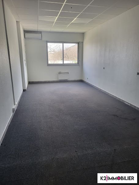 Location  locaux professionnels 6 pièces 210 m² à Alissas (07210), 1 200 €