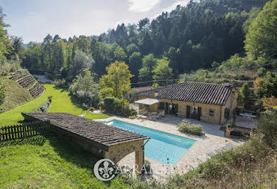 Propriété avec piscine et jardin 5