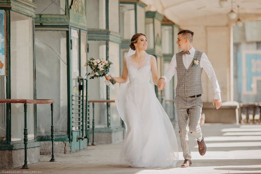 Fotógrafo de casamento Vladislav Denisenko (denisenko). Foto de 23 de agosto 2021